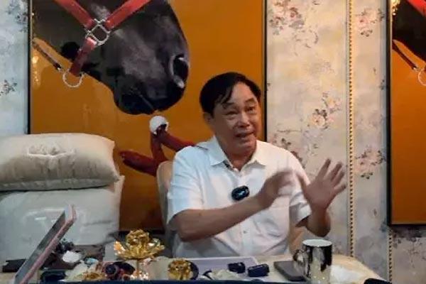 Người giả mù để Võ Hoàng Yên chữa bệnh là nam diễn viên nổi tiếng?-10