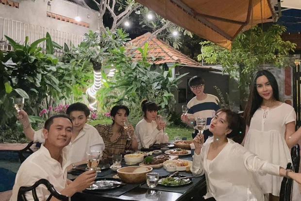 Tụ họp cuối tuần, Gil Lê để lộ khoảnh khắc si mê Hoàng Thuỳ Linh ra mặt?-1