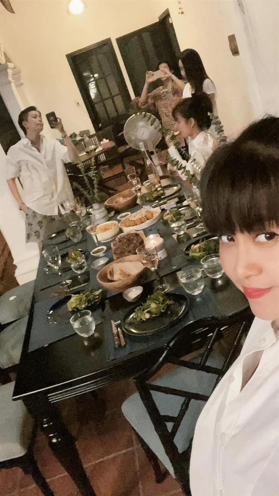 Tụ họp cuối tuần, Gil Lê để lộ khoảnh khắc si mê Hoàng Thuỳ Linh ra mặt?-2