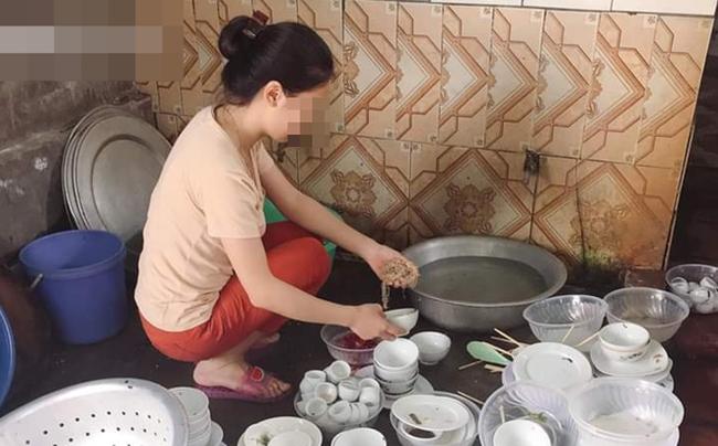 Chuẩn bị rửa bát, cô gái lên nhà uống nước thì nhận những câu xỉa xói từ người yêu-1