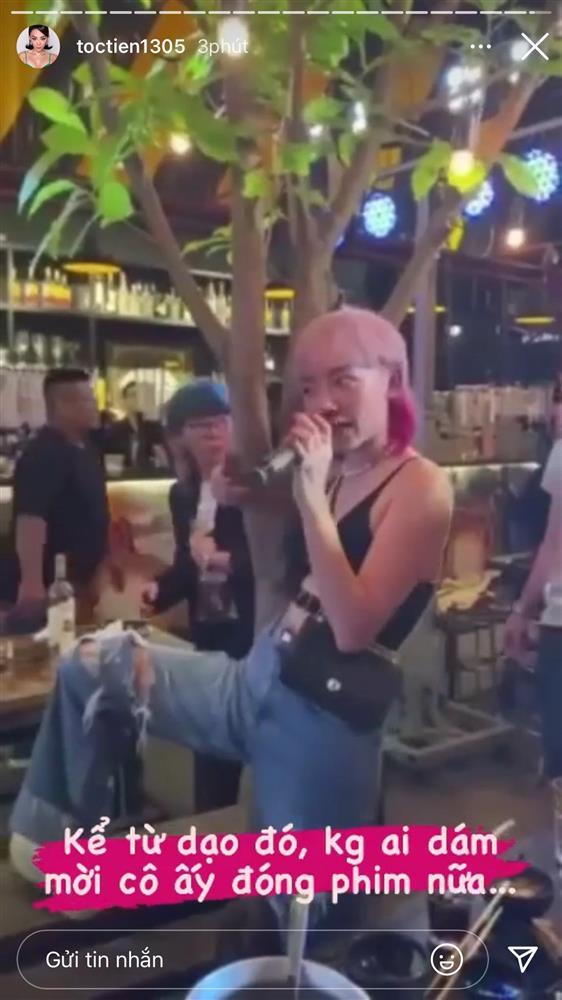 Tóc Tiên say rượu vắt cả người qua sofa, bò lên cầu thang mới chịu!-2