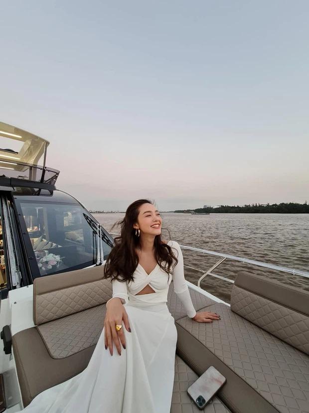 Dạo này Minh Hằng đẹp và mlem mlem quá, hóa ra là do đang yêu?-13