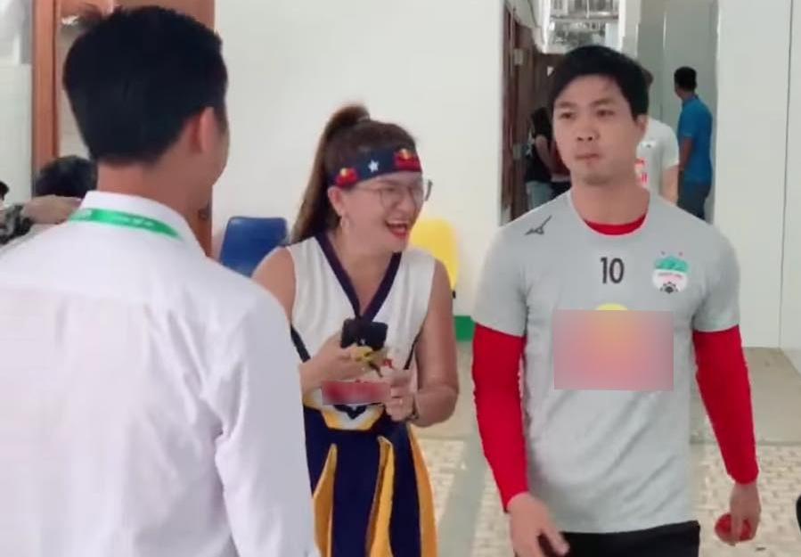 Công Phượng bị tố chảnh chọe, có thời gian ăn táo nhưng từ chối chụp ảnh-2