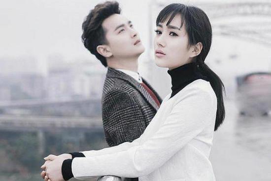 Rút ngắn chuyến công tác để về nhà sớm, chồng phát hiện bí mật của vợ