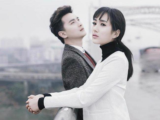 Rút ngắn chuyến công tác để về nhà sớm, chồng phát hiện bí mật của vợ-1