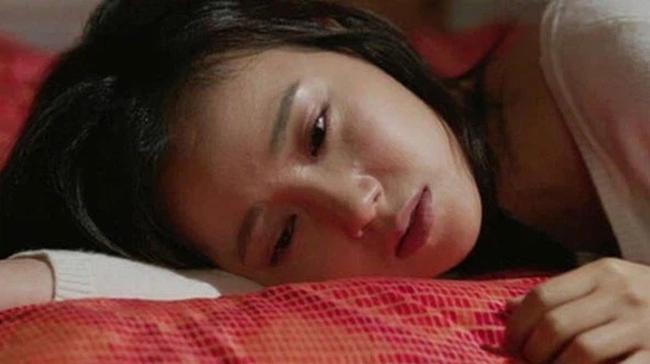 Rút ngắn chuyến công tác để về nhà sớm, chồng phát hiện bí mật của vợ-2