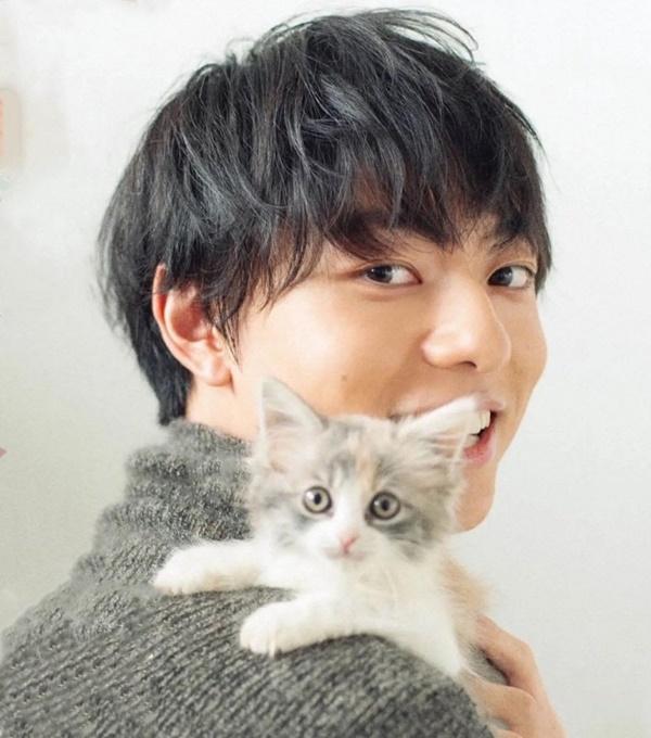 Cô gái dao kéo thành hot girl, hẹn hò rồi tung ảnh giường chiếu của Idol để trả thù-3