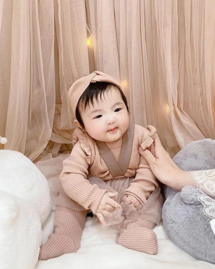 Đông Nhi - Ông Cao Thắng không tiếc tay sắm sửa sành điệu cho con gái Winnie-10