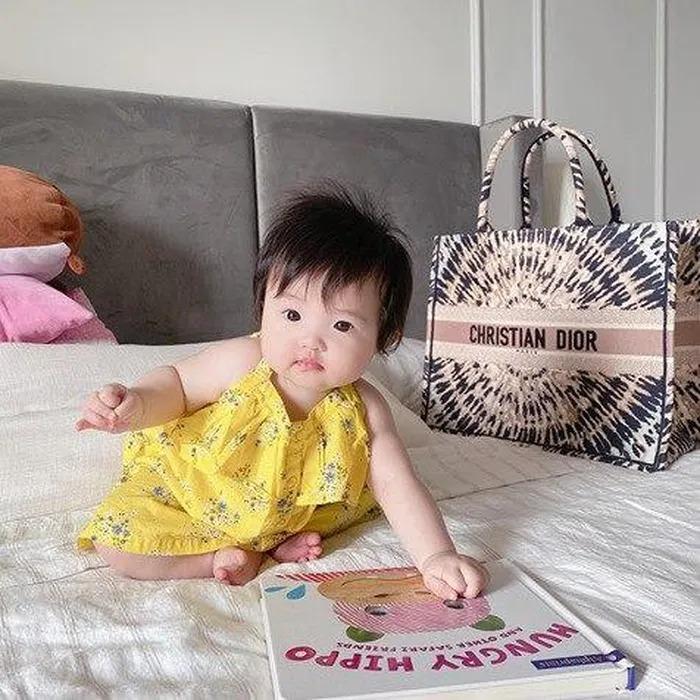 Đông Nhi - Ông Cao Thắng không tiếc tay sắm sửa sành điệu cho con gái Winnie-12