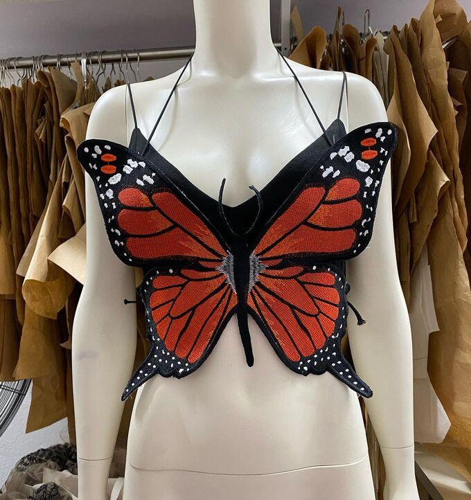 Ngọc Trinh đụng áo cánh bướm tí hon với Sun Ht, Phí Phương Anh-8