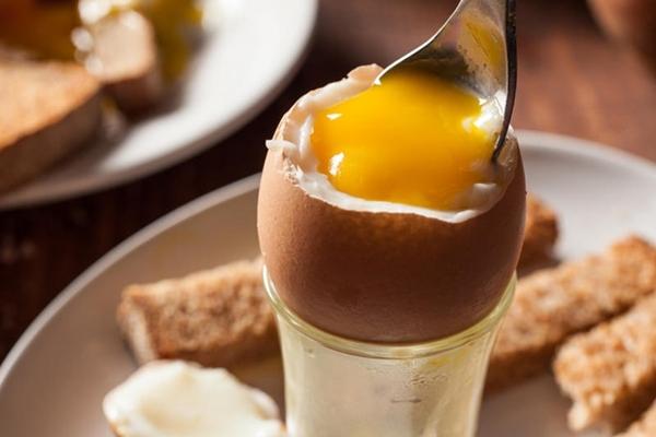 Cô gái khoe cây mọc hoang sau vườn nhưng cho quả trĩu cả cành, đố ai biết tên-5