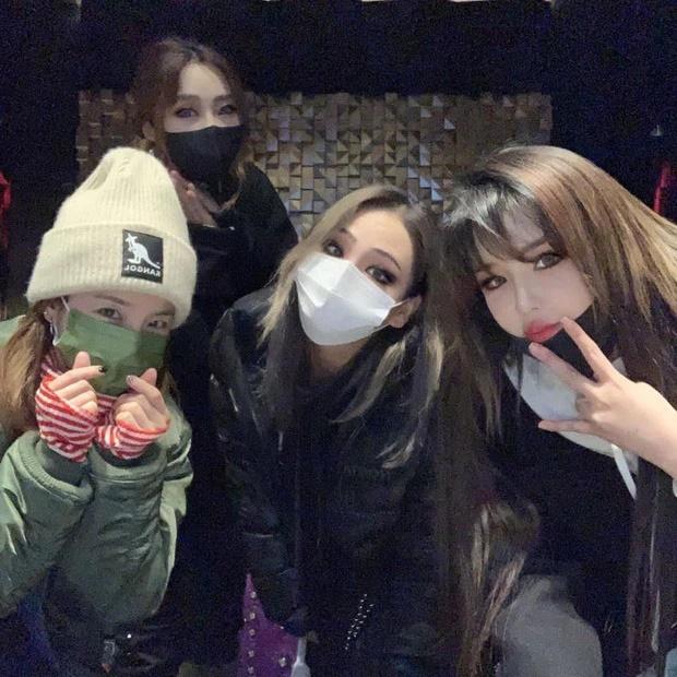 Giảm 11kg nhưng gương mặt Park Bom vẫn như tượng sáp vô hồn-4