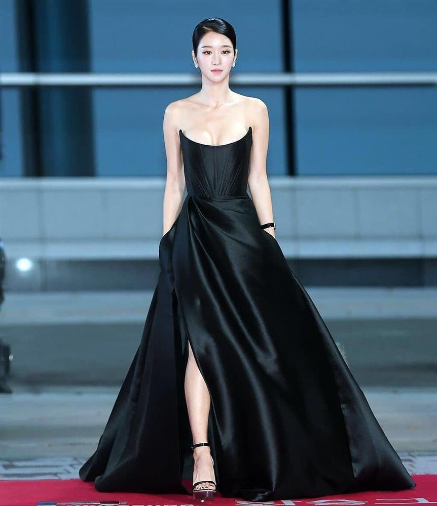 Đụng đầm với Thu Thủy và Nam Em, Văn Mai Hương lấn lướt nhờ một món đồ-12