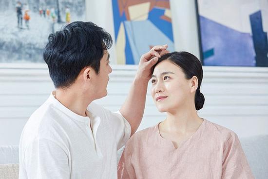 Em trai đòi bỏ vợ nhưng em dâu lại làm một chuyện khiến ai nấy đều hoang mang