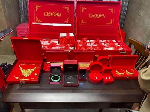 Phản bội bạn trai lấy thiếu gia, hot girl bị bóc phốt trên sâu khấu đính hôn-4