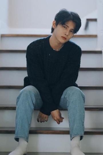 Phạm Đình Thái Ngân xin lỗi vì hôn khách mời ở game show-2