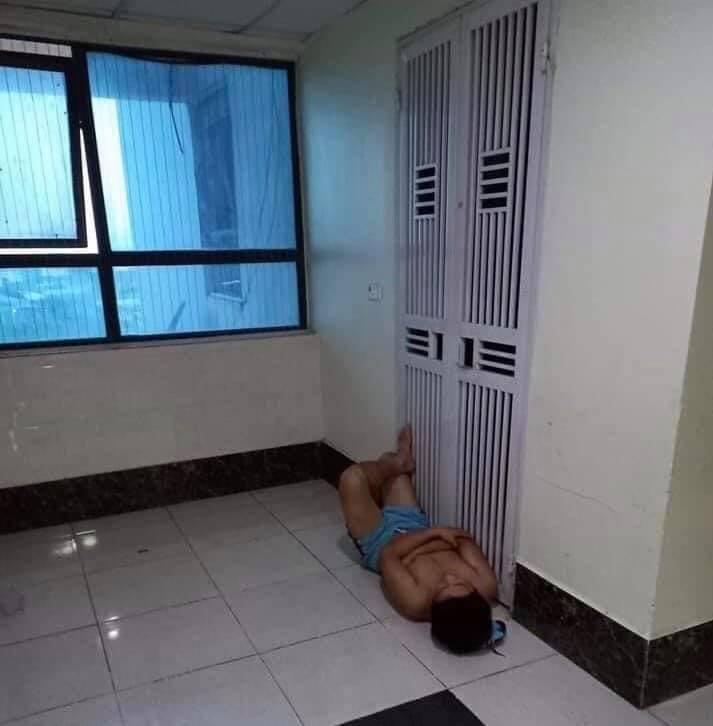 Ảnh anh chồng mắc màn ngủ ngoài đường vì trót dại cãi lời vợ-4