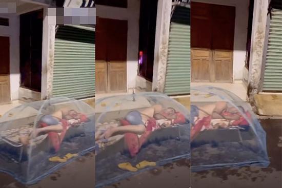 Ảnh anh chồng mắc màn ngủ ngoài đường vì 'trót dại' cãi lời vợ