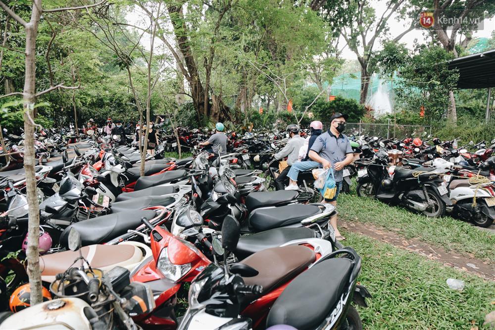 Biển người chật kín Thảo Cầm Viên Sài Gòn trong ngày giỗ Tổ Hùng Vương-3