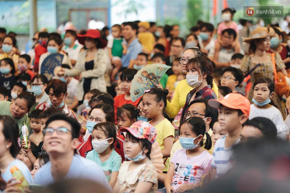 Biển người chật kín Thảo Cầm Viên Sài Gòn trong ngày giỗ Tổ Hùng Vương-5