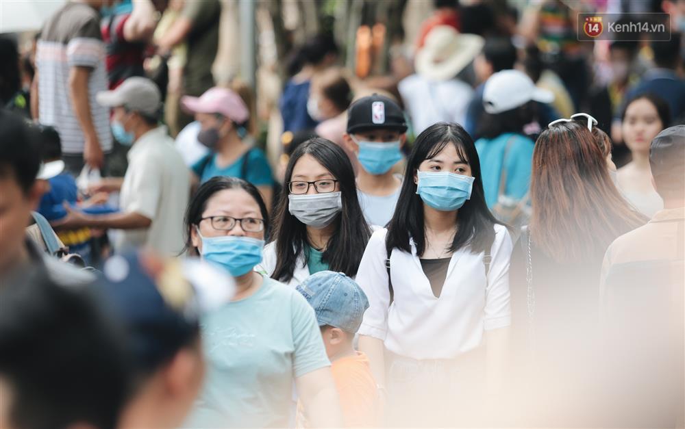 Biển người chật kín Thảo Cầm Viên Sài Gòn trong ngày giỗ Tổ Hùng Vương-8