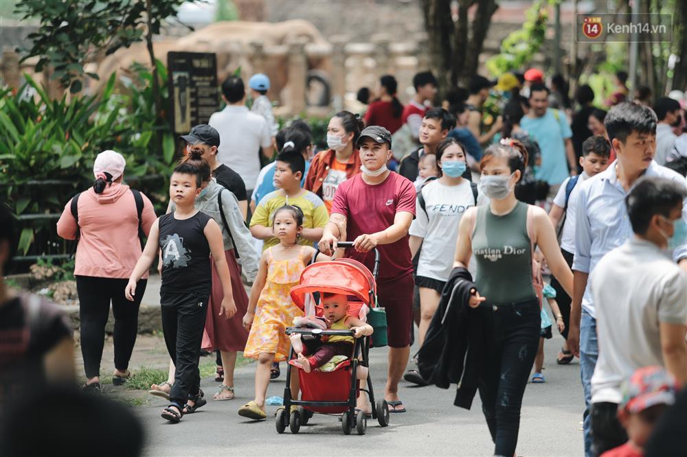 Biển người chật kín Thảo Cầm Viên Sài Gòn trong ngày giỗ Tổ Hùng Vương-10