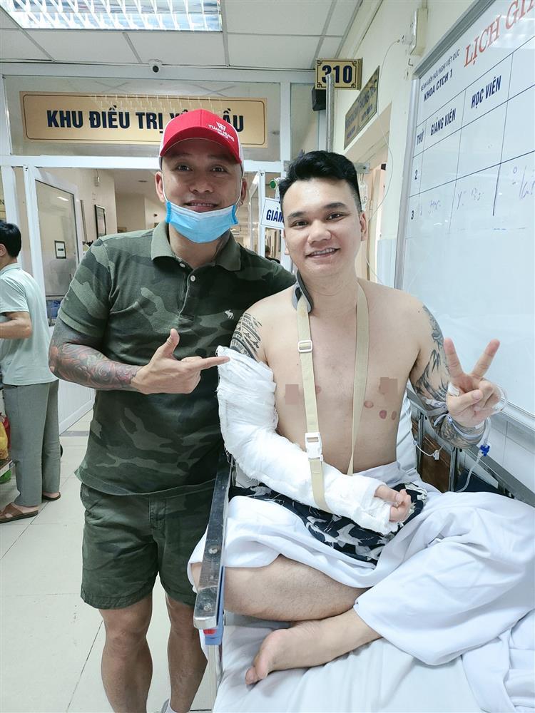 Tình hình sức khỏe Khắc Việt sau ca phẫu thuật-3