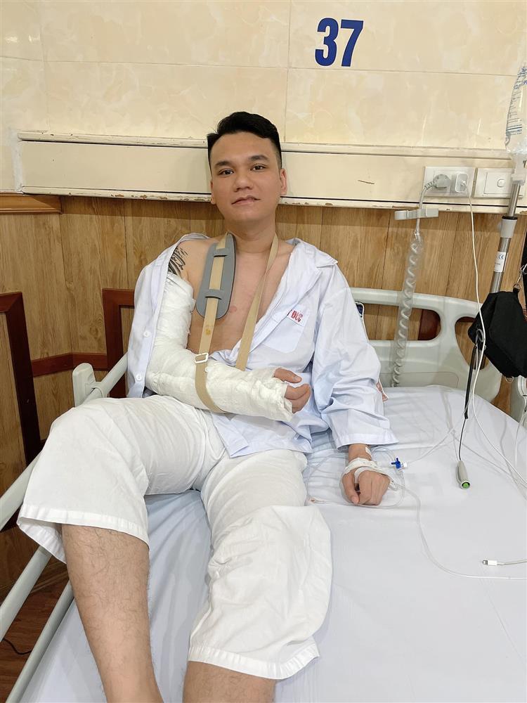 Tình hình sức khỏe Khắc Việt sau ca phẫu thuật-4