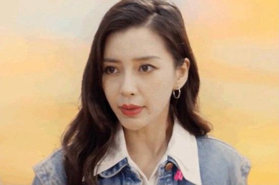 Angela Baby bị soi nhan sắc xuống cấp thấy rõ khi bước sang tuổi 32