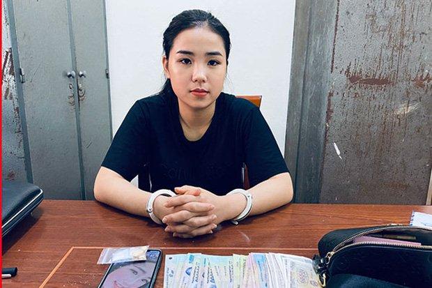 Bia đá mọc chình ình ngay giữa đường, dòng chữ trên đó càng khiến nhiều người kinh sợ-3