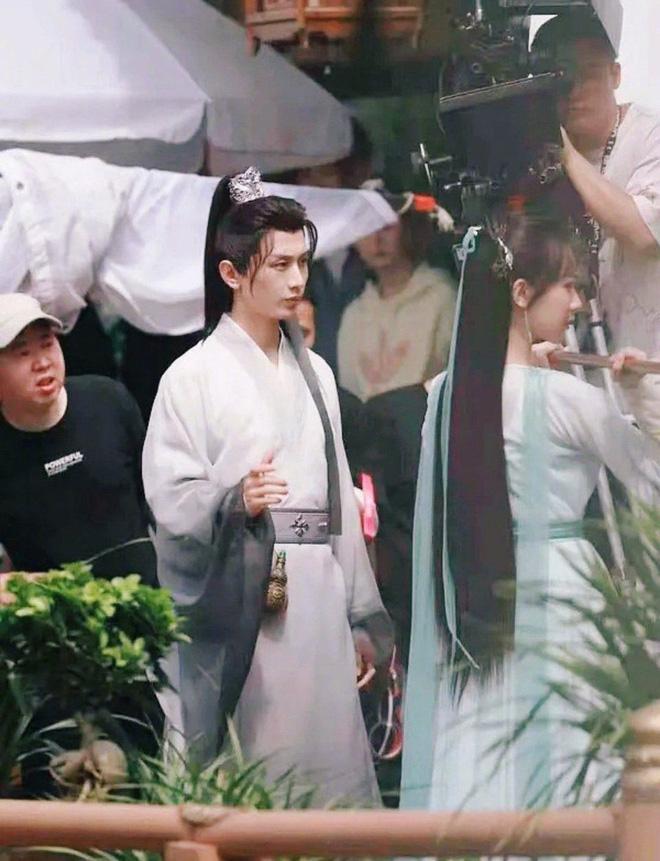 Dương Tử bị tố sao chép tạo hình Triệu Lộ Tư - Viên Băng Nghiên, fan chỉ trích công ty-1