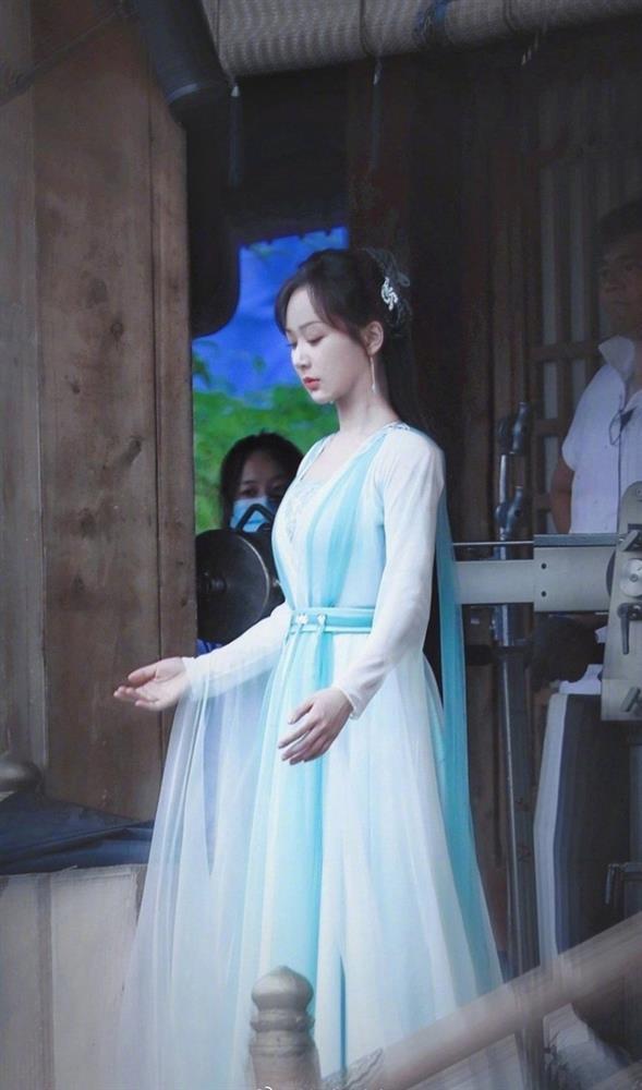 Ơn giời Dương Tử đã từ bỏ váy trễ vai Visual lên hương vùn vụt bao  khuyết điểm biến mất hoàn toàn