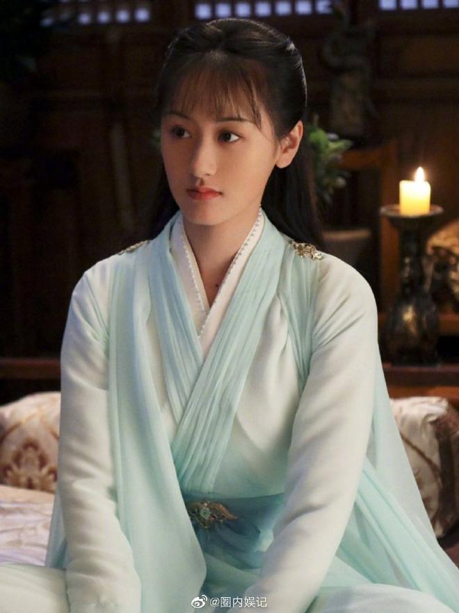 Dương Tử bị tố sao chép tạo hình Triệu Lộ Tư - Viên Băng Nghiên, fan chỉ trích công ty-6