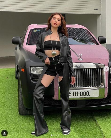 Ngọc Trinh mặc quần khoét đúng chỗ hiểm thả dáng bên xế hộp 30 tỷ-1