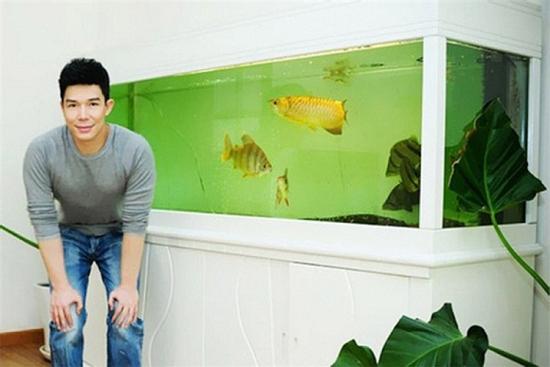 Nathan Lee bị 'đào mộ' loạt phốt khoe của 'không thuộc về mình'