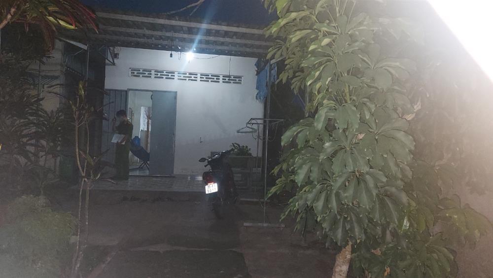 Phát hiện thi thể nam thanh niên bốc mùi nồng nặc trong căn nhà khóa trái ở Đồng Nai-2