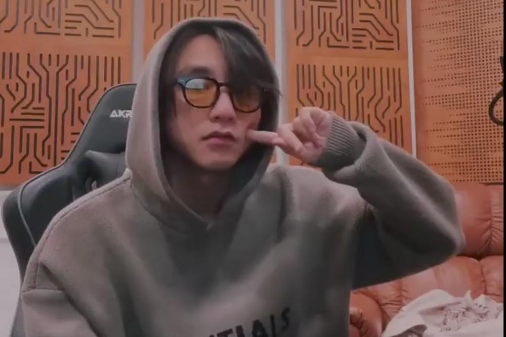 Đêm hôm không ngủ, Sơn Tùng M-TP ngồi đàn hát hé lộ ca khúc mới-3