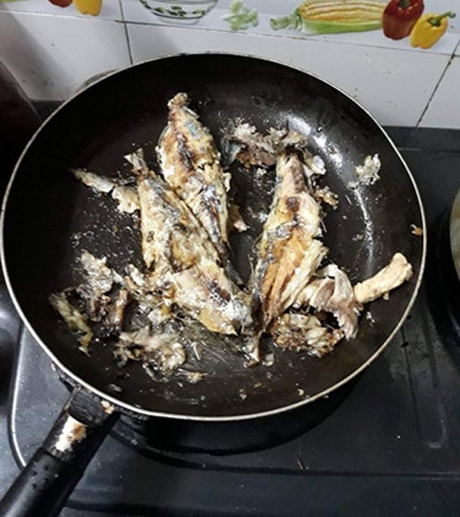 Dân tình cười bò khi chú cá cho vào chảo dầu nhưng vẫn giữ tư thế hiên ngang-4