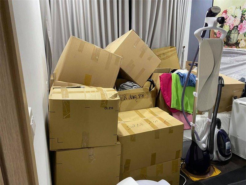 Soi tủ đồ hiệu của sao Việt, người ngỡ giàu nhất lại đơn giản khó tin-2