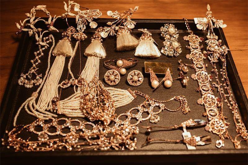 Soi tủ đồ hiệu của sao Việt, người ngỡ giàu nhất lại đơn giản khó tin-10