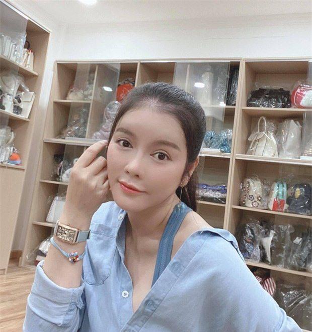 Soi tủ đồ hiệu của sao Việt, người ngỡ giàu nhất lại đơn giản khó tin-12