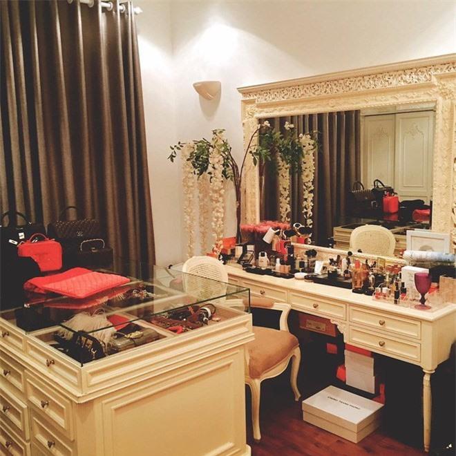 Soi tủ đồ hiệu của sao Việt, người ngỡ giàu nhất lại đơn giản khó tin-14