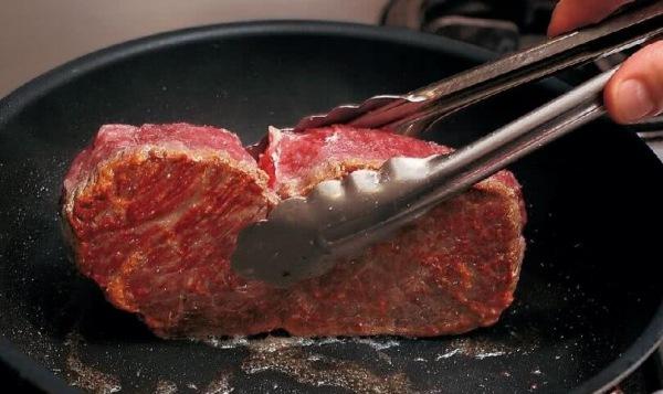 Trứng ốp để cạnh bít tết tưởng để cho đẹp, nhưng có sự thật bất ngờ phía sau-3