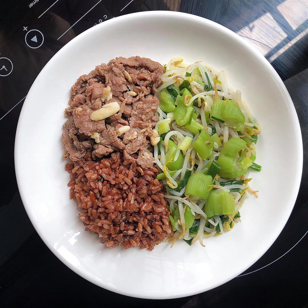 Trai đẹp khoe những đĩa cơm ăn kiêng siêu ngon khiến chị em nhìn mà tự thấy xấu hổ-4