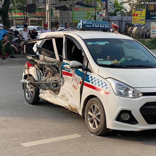 Clip: Đâm nát xe taxi, tài xế Range Rover vẫn tỏ thái độ bề trên-3