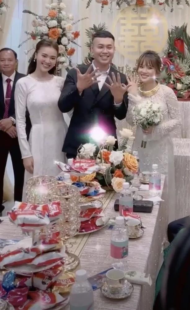 Lan Ngọc diện áo dài đẹp hơn cả cô dâu trong đám cưới em trai-2