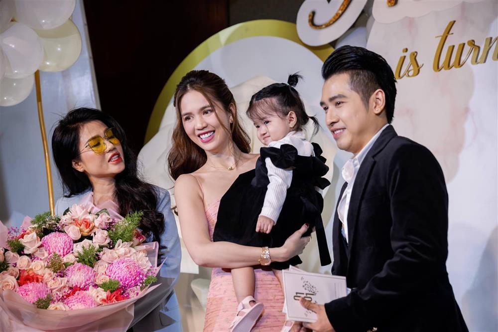 Chị gái Ngọc Trinh hưởng ứng khi có người chửi Nathan Lee-5