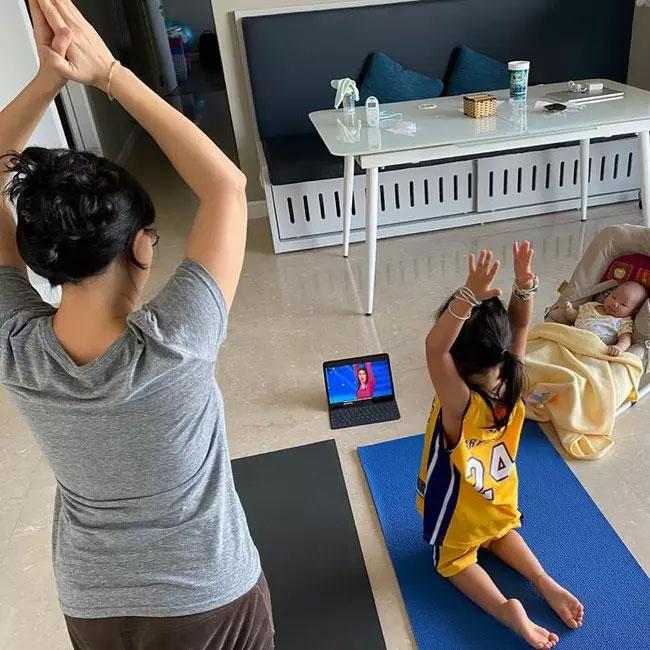 Shark Linh lộ nhan sắc thật khi chụp ảnh không có app-6