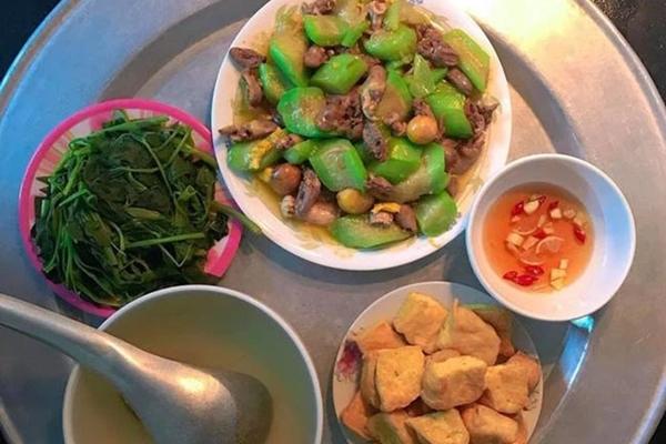 Khoe mâm cơm toàn thịt là thịt, vợ trẻ bị dân tình hỏi ngược-3