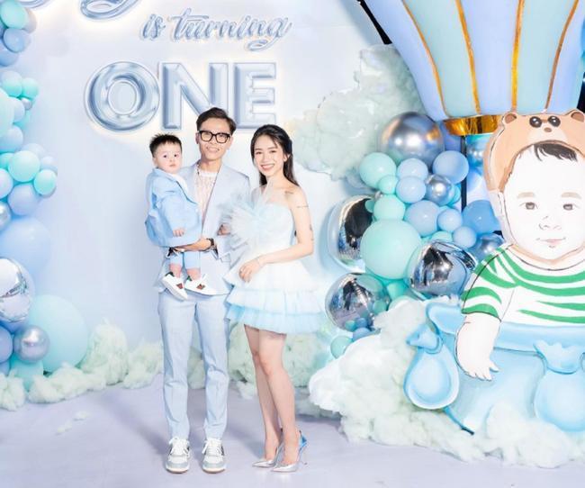 Ngoại hình cực yêu của cháu trai Minh Nhựa, nhìn thôi muốn tan chảy rồi-1